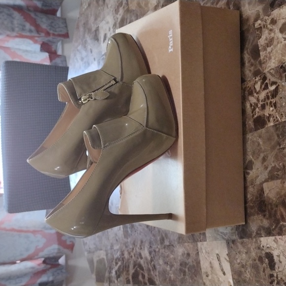 Christian Louboutin Decollete Lapono Heels - Picture 6 of 13